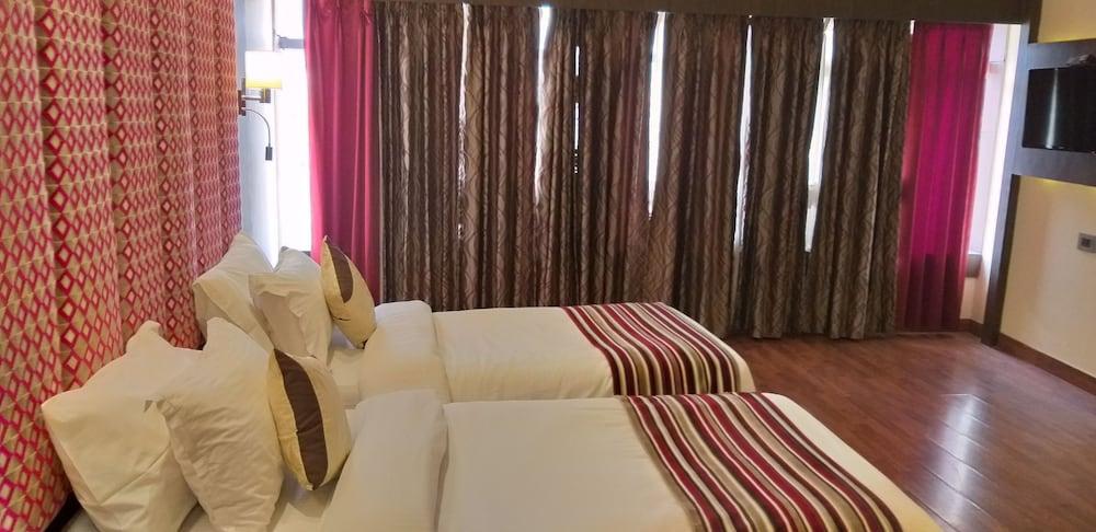 Hotel K C Residency Vaishnodevi Katra  Exterior foto