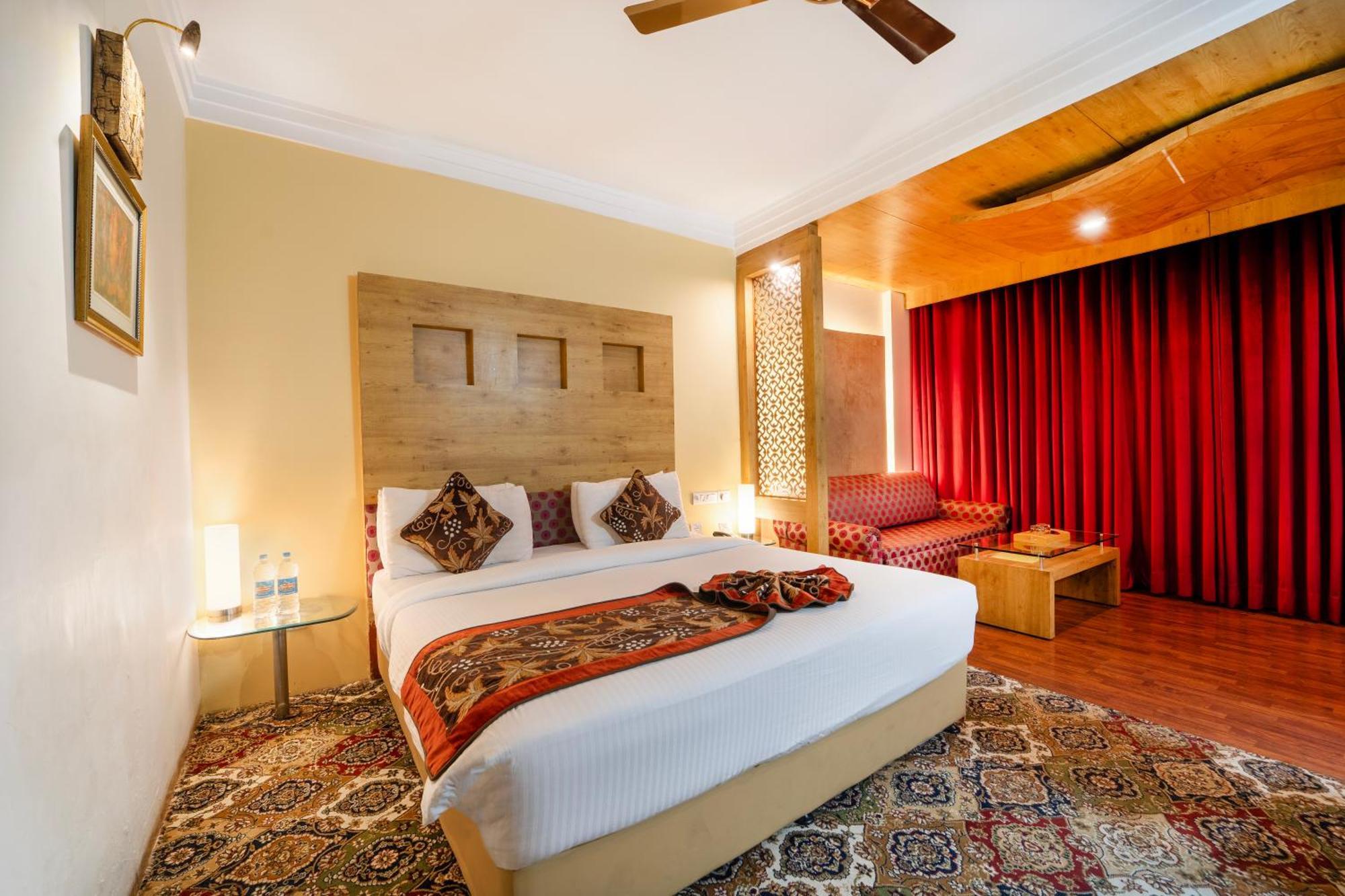 Hotel K C Residency Vaishnodevi Katra  Exterior foto