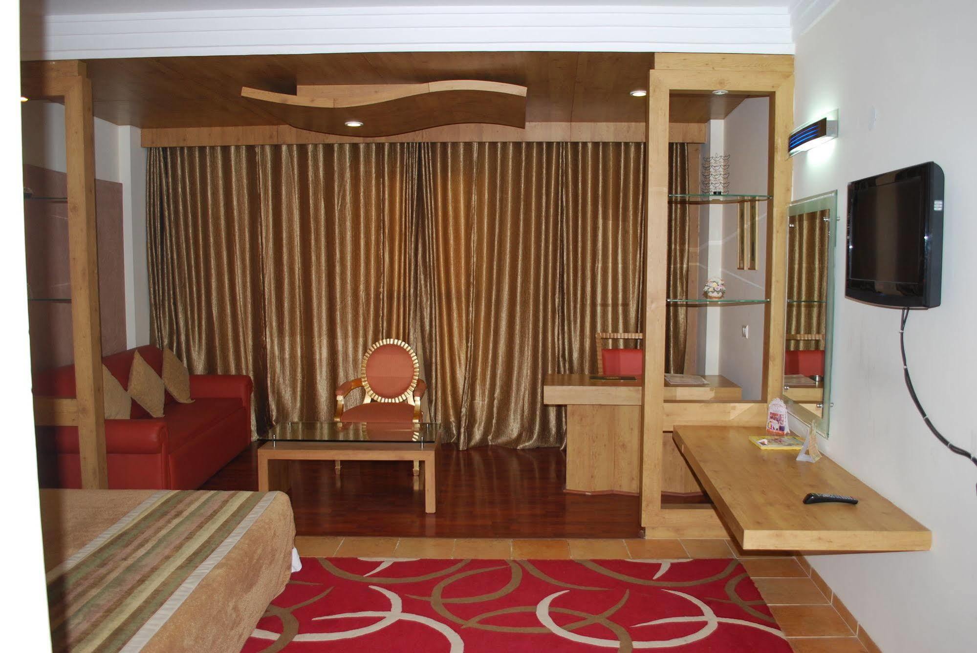Hotel K C Residency Vaishnodevi Katra  Exterior foto